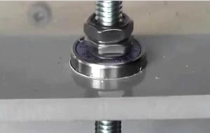 牛人發(fā)明的十二級直流電動(dòng)機，工作原理用的是電磁力